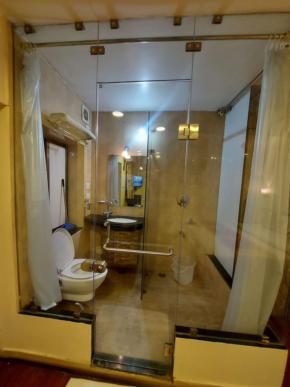 Non AC Super Deluxe Room 2nd Floor | Bathroom | Shower, rainfall showerhead, free toiletries, hair dryer