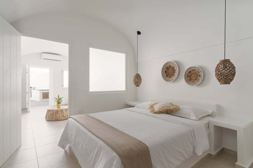 Luxury Villa, 2 Bedrooms, Hot Tub, Executive Level | Premium bedding, in-room safe, individually decorated