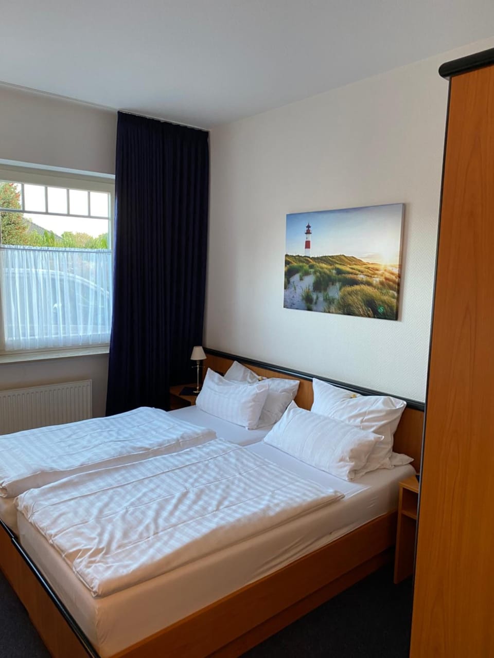 WiFi (free), bed sheets