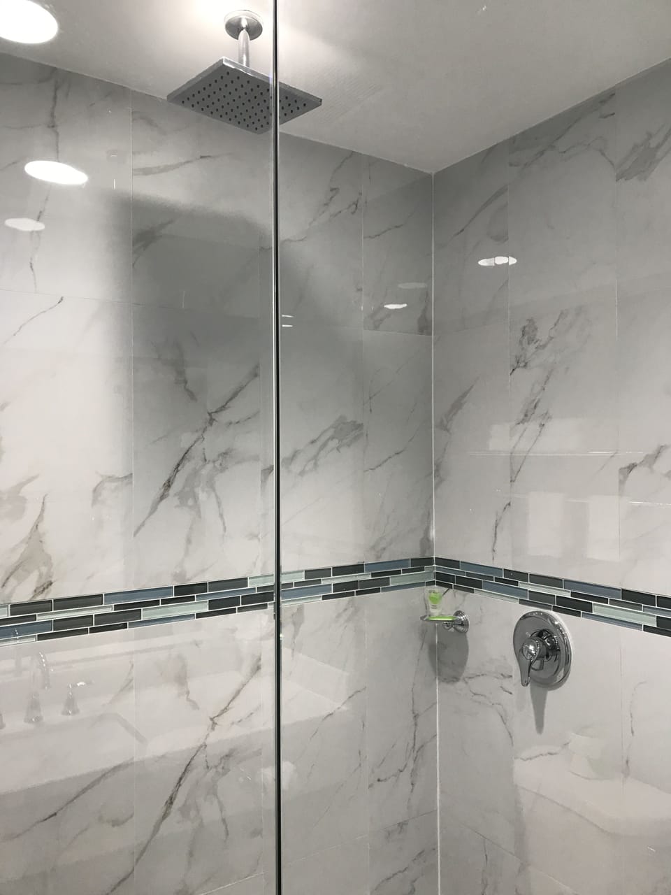 Standard Room, 1 King Bed, Jetted Tub | Bathroom | Combined shower/tub, free toiletries, hair dryer, towels