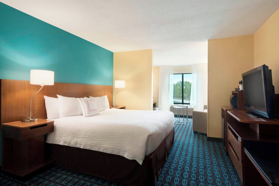 Premium bedding, in-room safe, desk, blackout drapes
