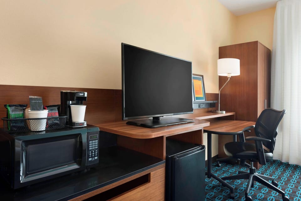 Premium bedding, in-room safe, desk, blackout drapes
