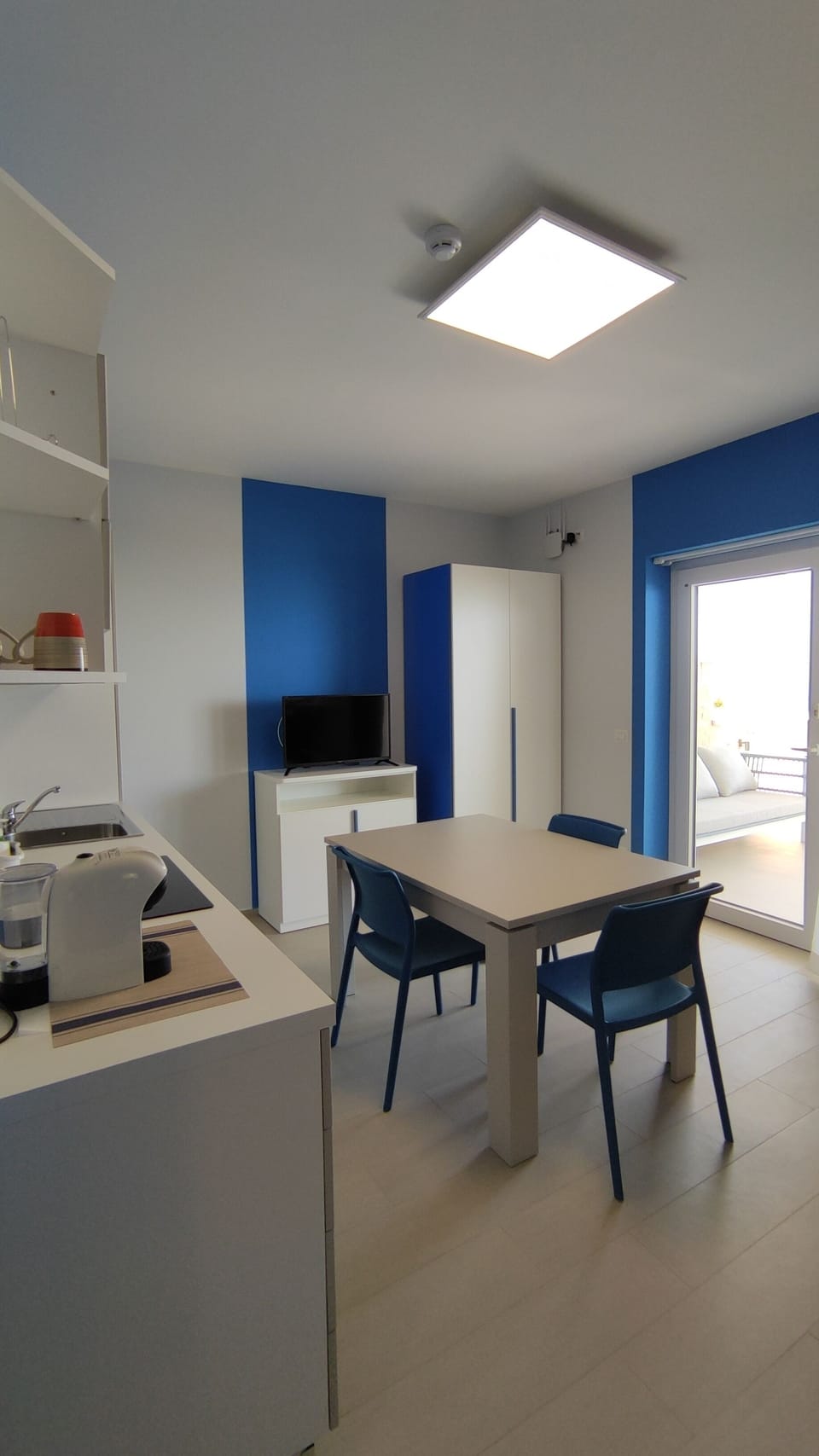 Deluxe Studio | Minibar, laptop workspace, blackout drapes, soundproofing