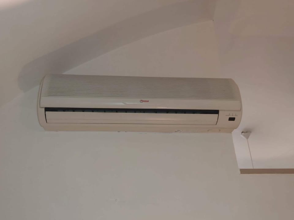 Free cribs/infant beds, free WiFi, bed sheets