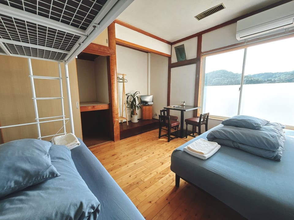Triple Room with Sea View, Non Smoking | Bed sheets