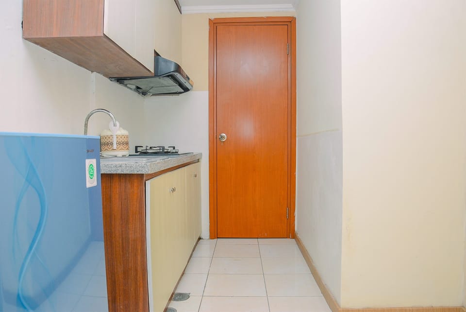 Room | Private kitchenette | Fridge, stovetop, cookware/dishes/utensils