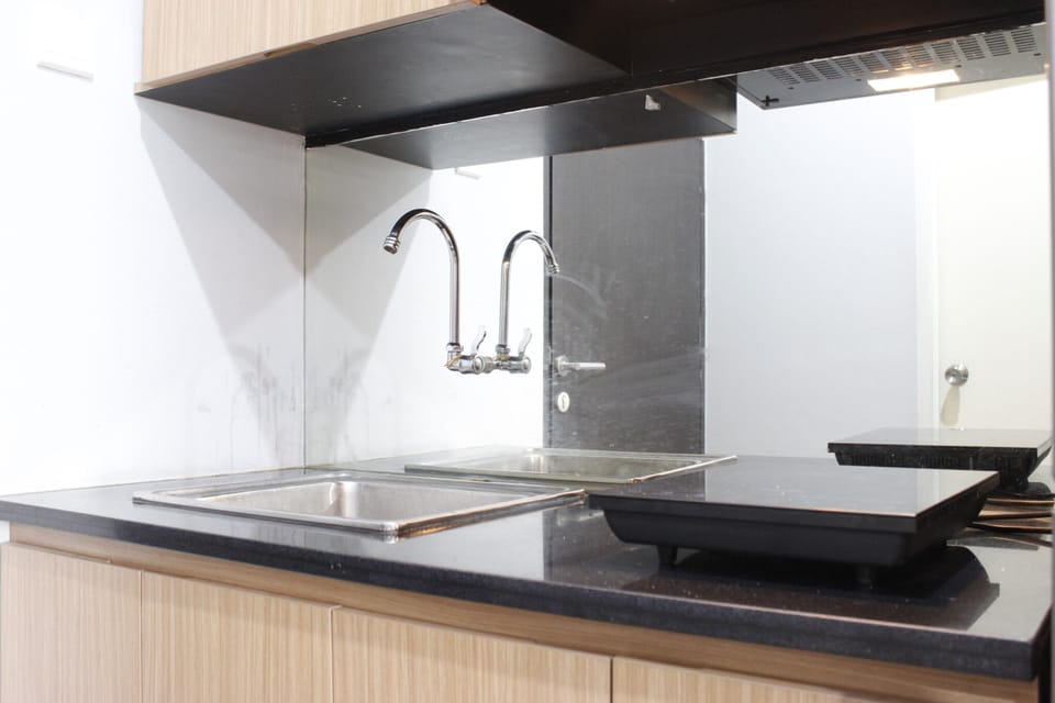 Room | Private kitchenette | Fridge, stovetop, cookware/dishes/utensils