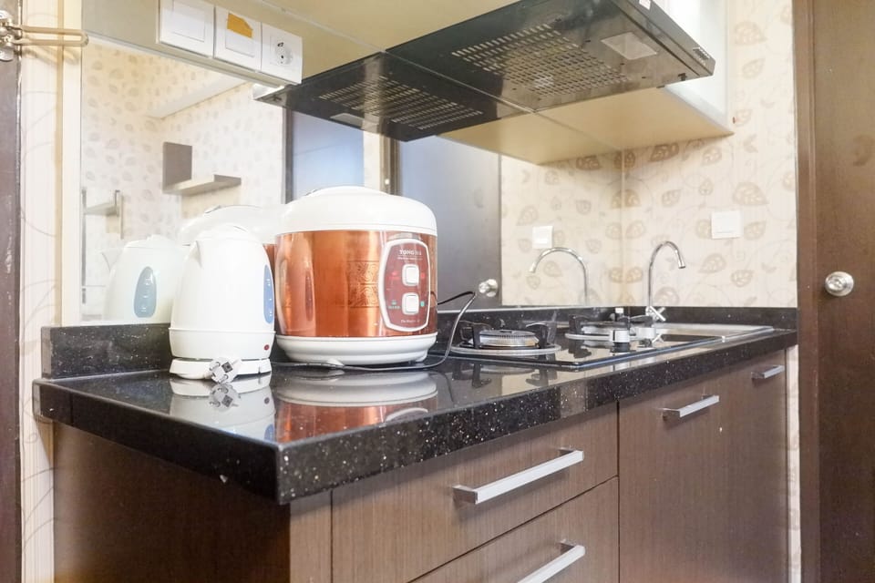 Room | Private kitchenette | Fridge, stovetop, cookware/dishes/utensils