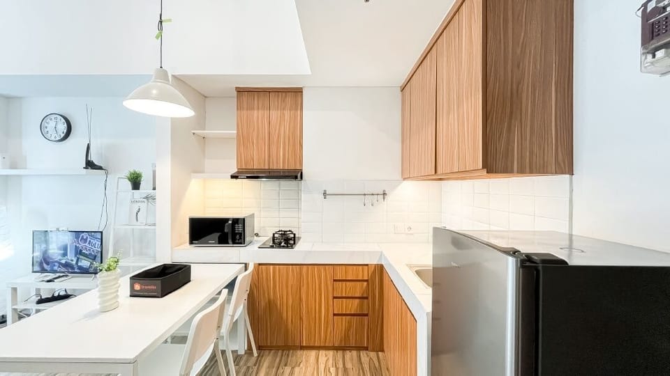 Room | Private kitchen | Fridge, stovetop, cookware/dishes/utensils