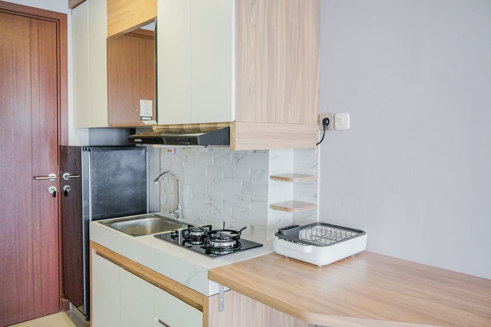 Room | Private kitchen | Fridge, stovetop, cookware/dishes/utensils