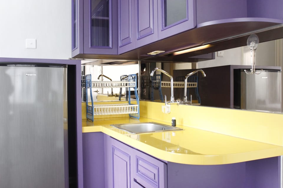 Room | Private kitchenette | Fridge, stovetop, cookware/dishes/utensils