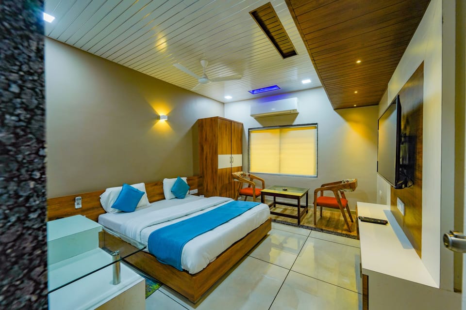 Deluxe AC Room | In-room safe, desk, soundproofing, free WiFi