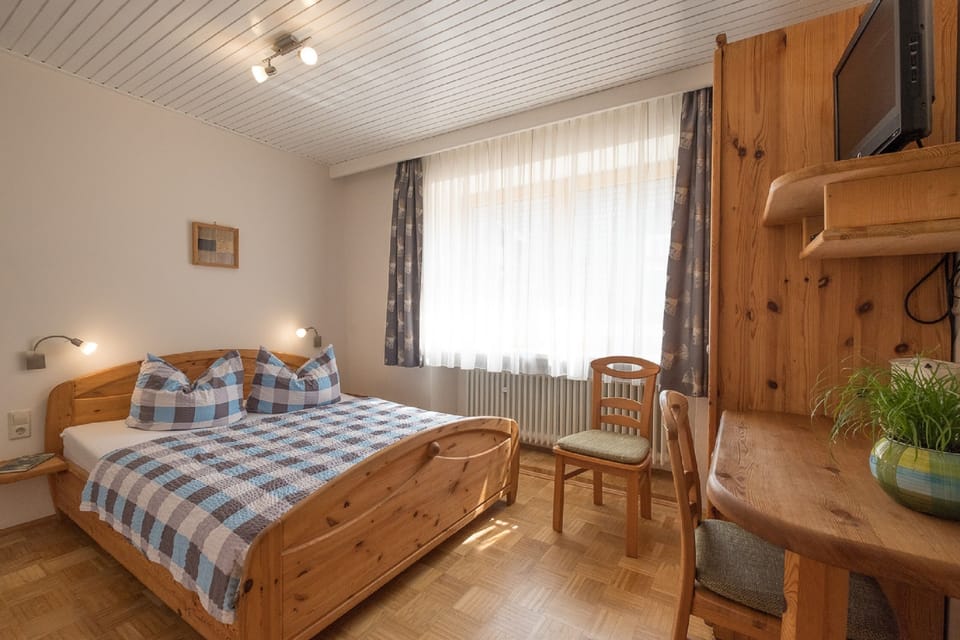 Basic Double Room | Cribs/infant beds, rollaway beds, free WiFi, bed sheets