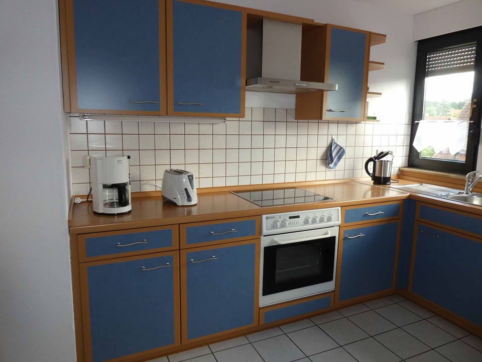 Apartment, 3 Bedrooms | Private kitchen | Full-size fridge, oven, dishwasher, toaster