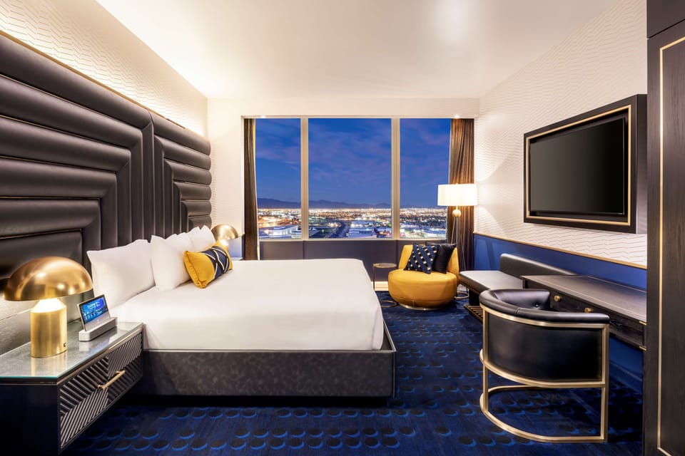 Circa Suite | Premium bedding, in-room safe, laptop workspace, blackout drapes