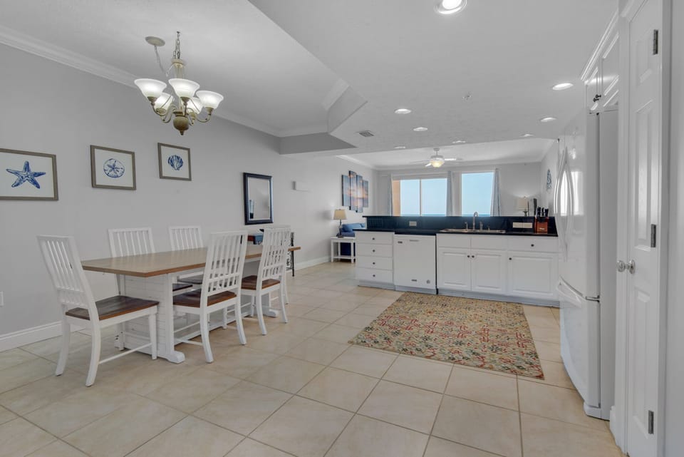 Condo, Multiple Beds, Pool Access | Dining