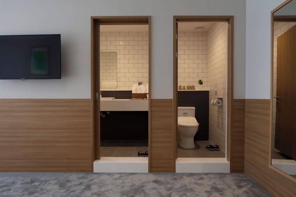 Private Family Double Triple | Desk, laptop workspace, blackout drapes, free WiFi