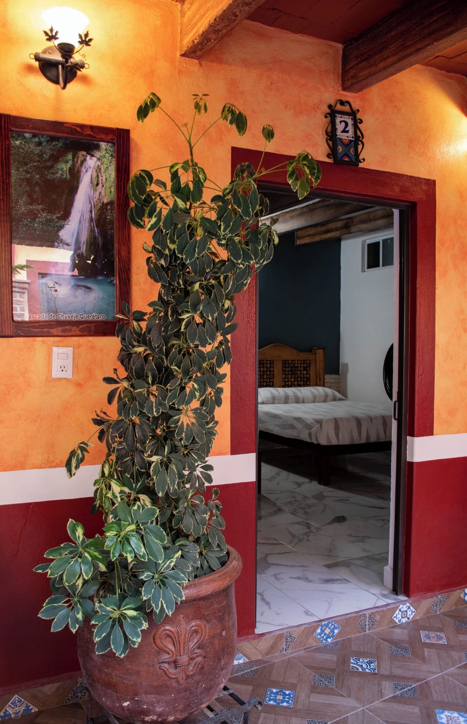 Laptop workspace, free WiFi, bed sheets