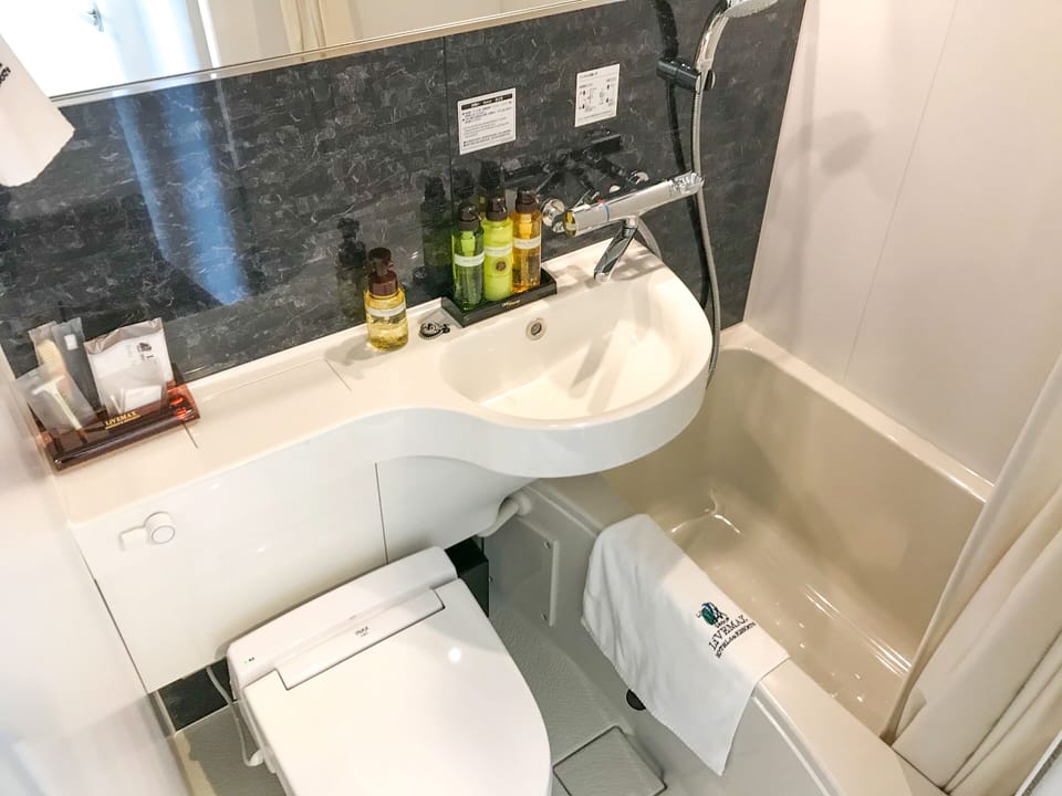 Combined shower/tub, deep soaking tub, free toiletries, hair dryer