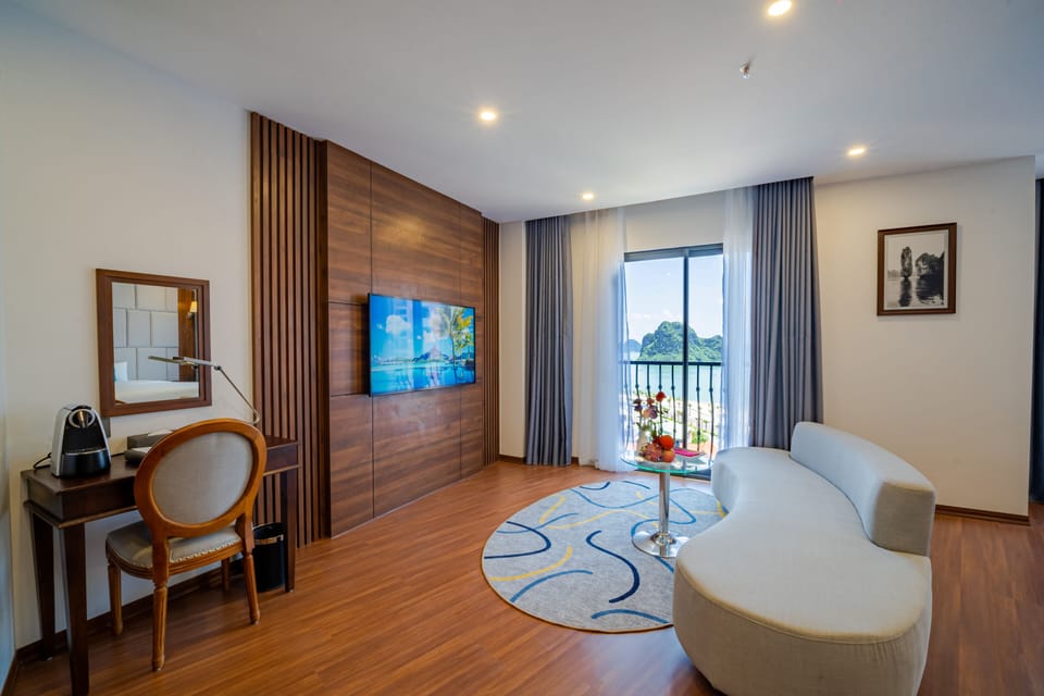 Club Paddington Deluxe | Pillowtop beds, minibar, in-room safe, desk