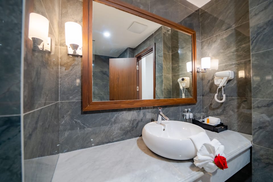 Rainfall showerhead, free toiletries, hair dryer, bathrobes