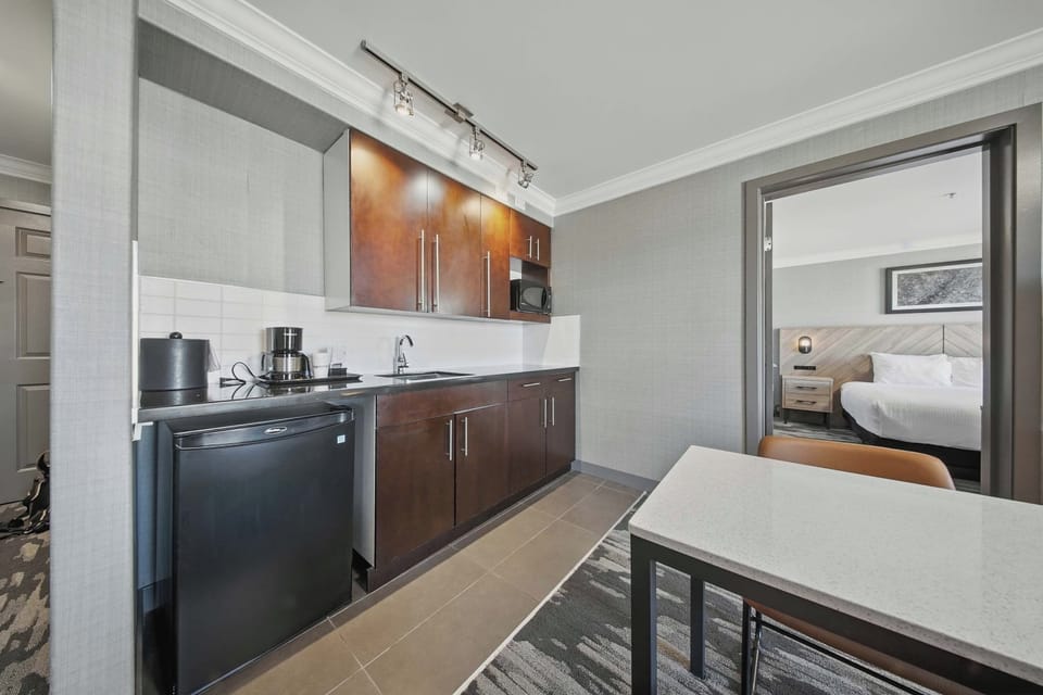 Grand Suite, 1 King Bed with Sofa bed, Kitchenette | Private kitchenette | Coffee/tea maker