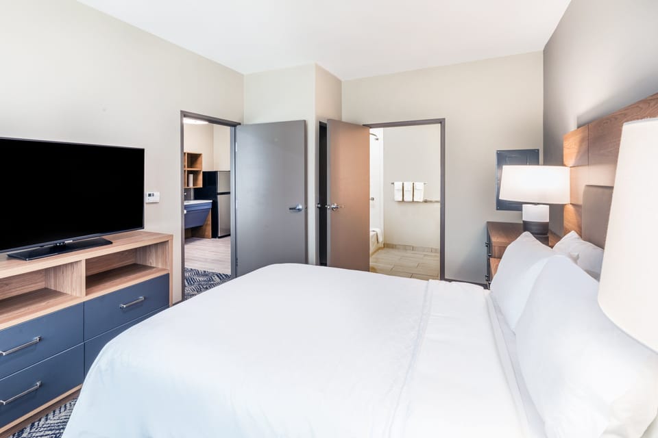 1 bedroom, blackout drapes, free WiFi