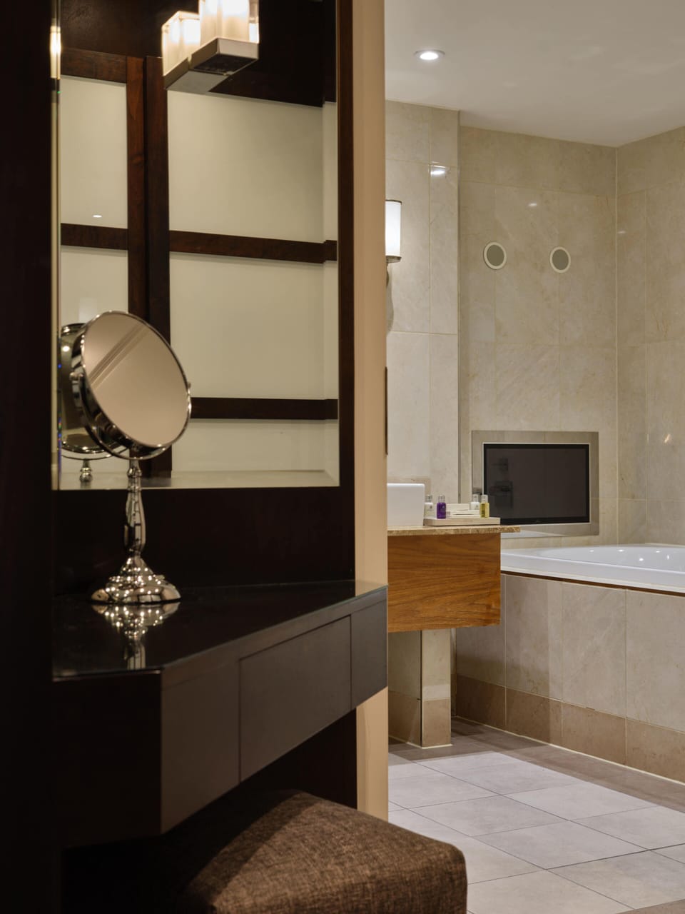 Superior King | Egyptian cotton sheets, premium bedding, in-room safe