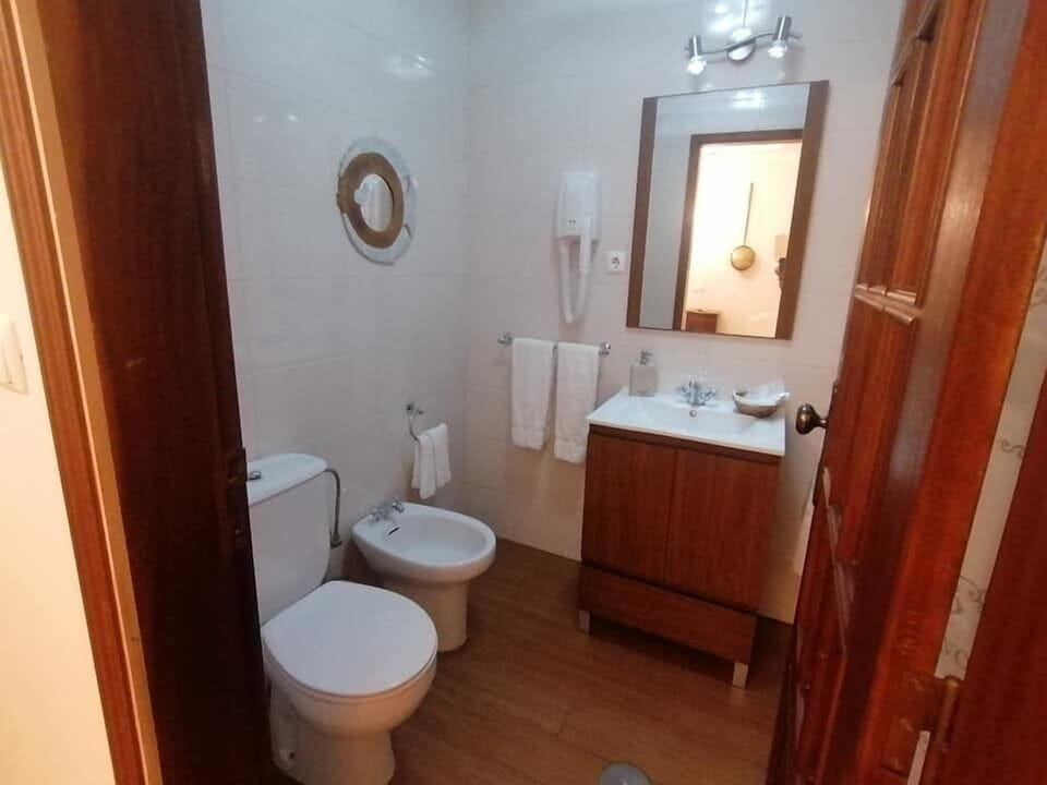 Superior Twin Room | Bathroom | Bathtub, jetted tub, free toiletries, hair dryer