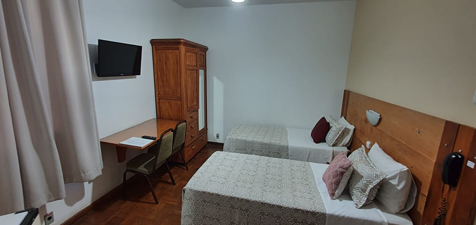 Standard Double Room | Minibar, individually decorated, individually furnished, desk
