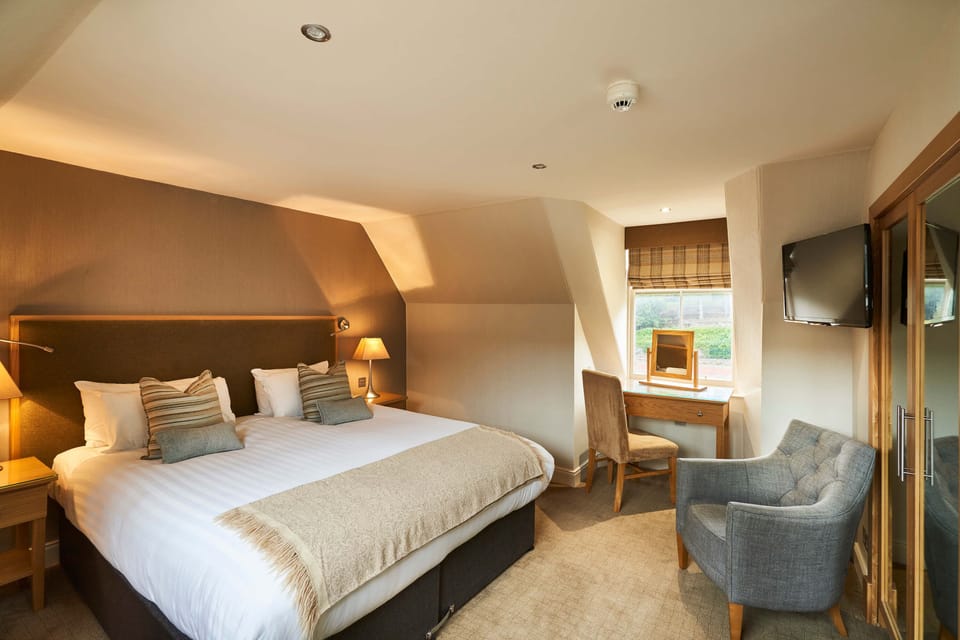 Standard Room | In-room safe, desk, iron/ironing board, free WiFi