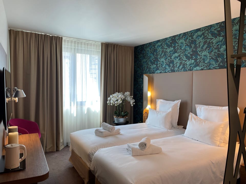 Chambre Lits Jumeaux Privilege | Premium bedding, free minibar, in-room safe, desk