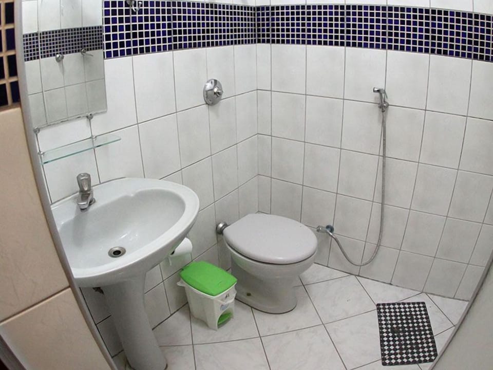 Deluxe Room | Bathroom | Shower, bidet, towels, soap