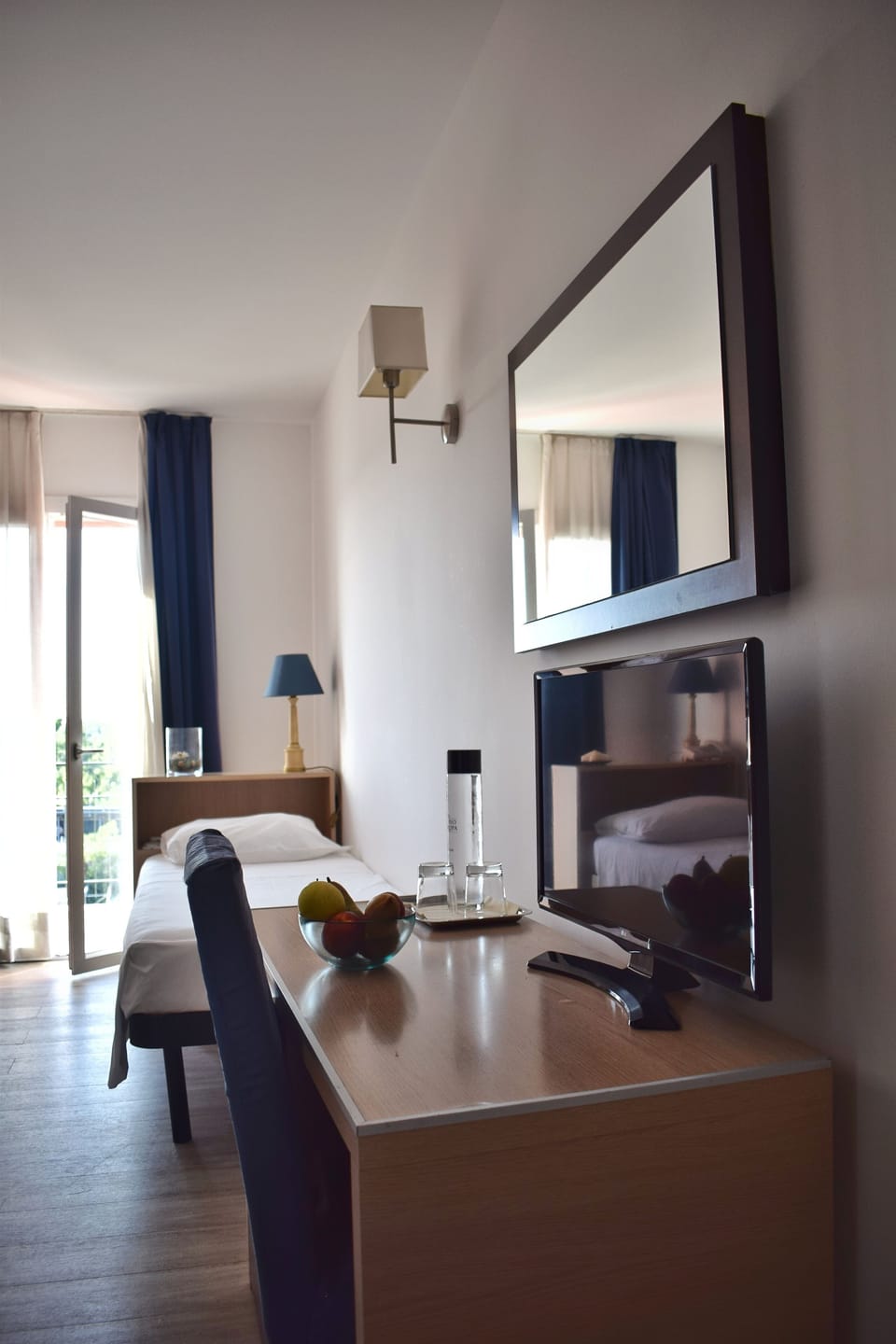 Double Room | Minibar, in-room safe, desk, free cribs/infant beds