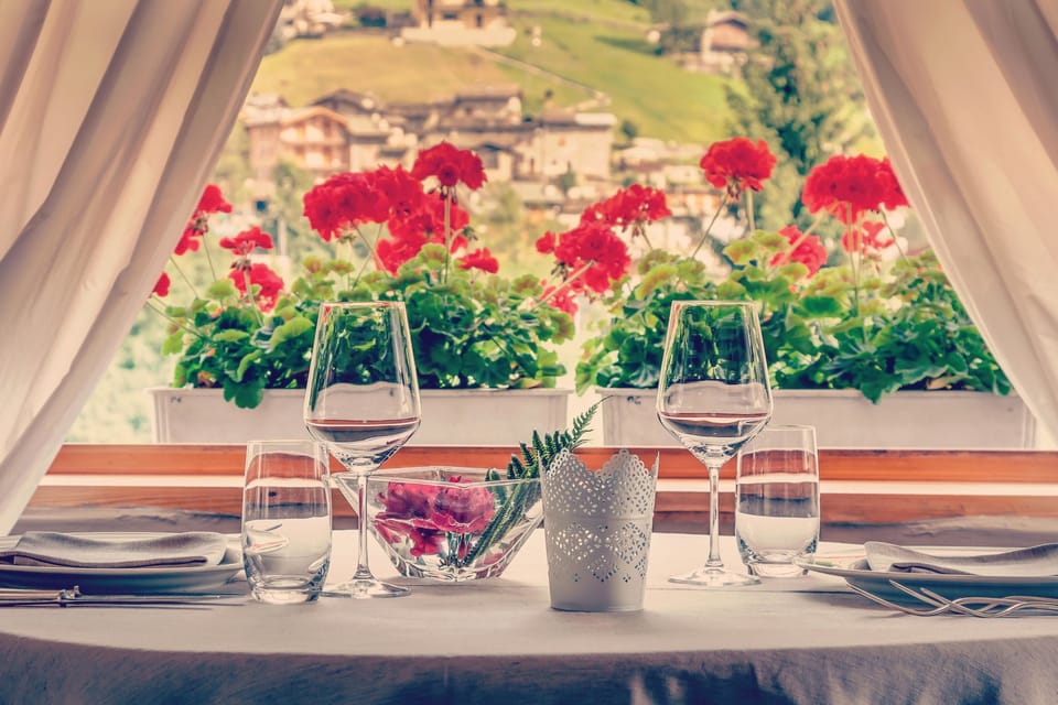 Breakfast, lunch and dinner served