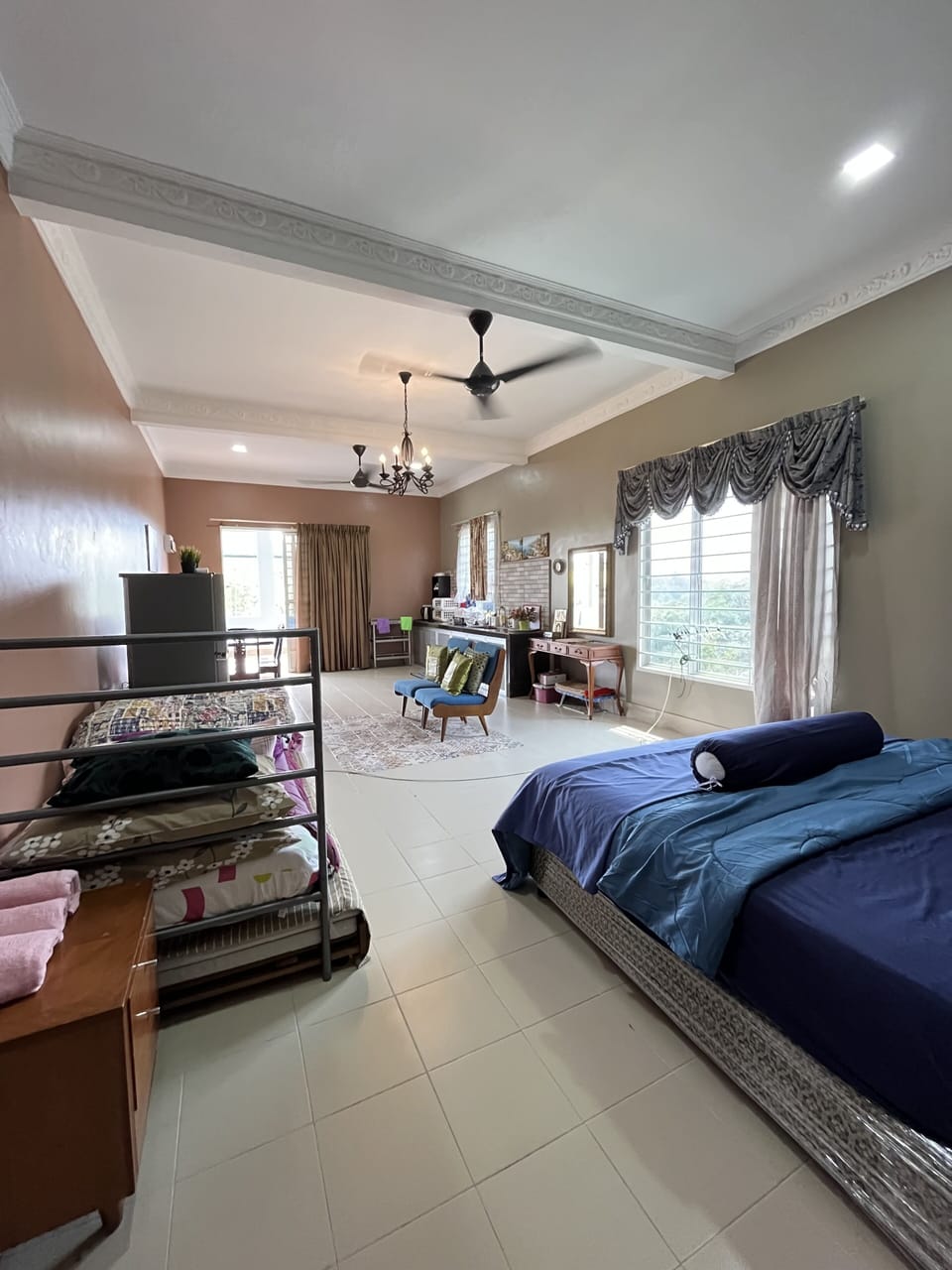 Deluxe Room | WiFi (free), individually decorated, individually furnished, bed sheets