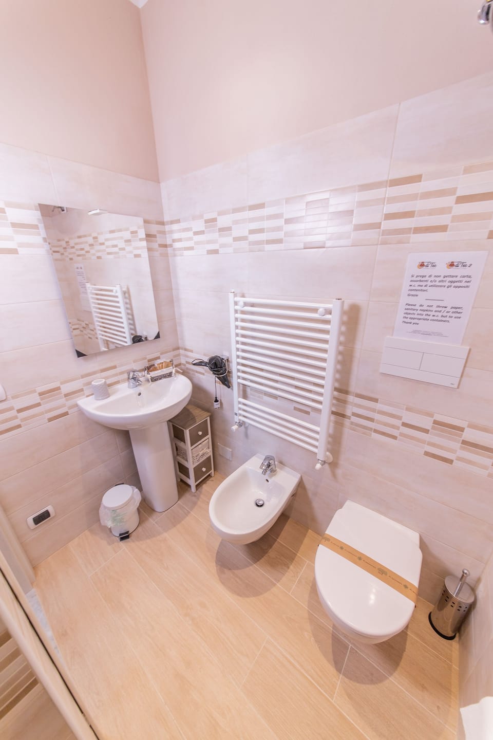 Deluxe Quadruple Room | Bathroom | Shower, free toiletries, hair dryer, bidet