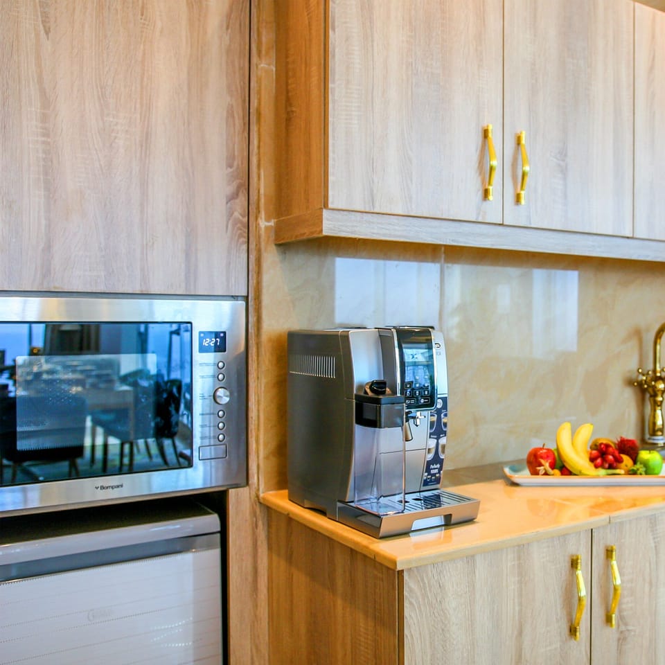 Penthouse | Private kitchen | Coffee/tea maker, electric kettle, highchair, cleaning supplies
