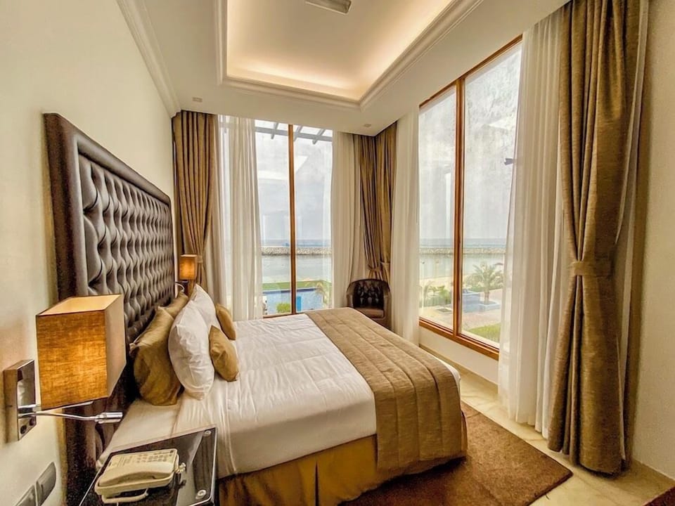 Minibar, in-room safe, blackout drapes, iron/ironing board (on request)