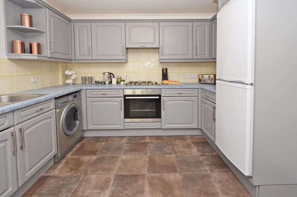 Ideal for Alton Towers, Staffordshire and The Peak District House in Stoke-on-Trent
