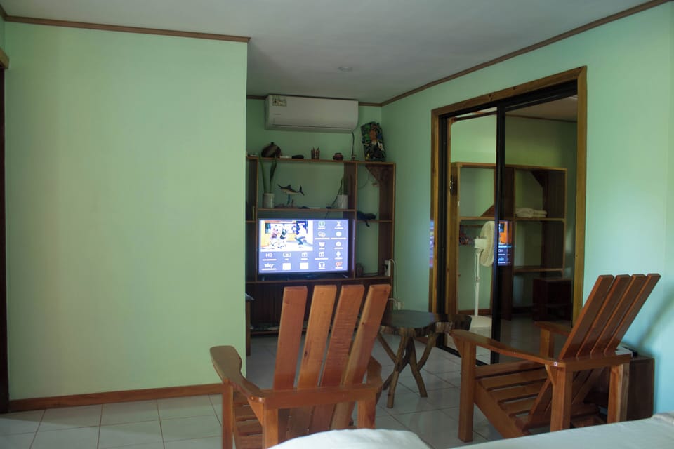 Bungalow, 1 Bedroom, Balcony, Garden View | Living room