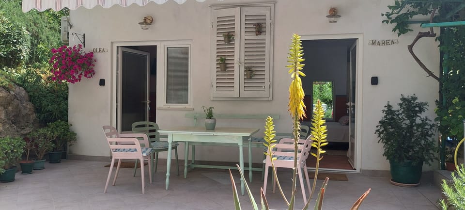 Studio, 1 Bedroom, Smoking, Patio | Outdoor dining