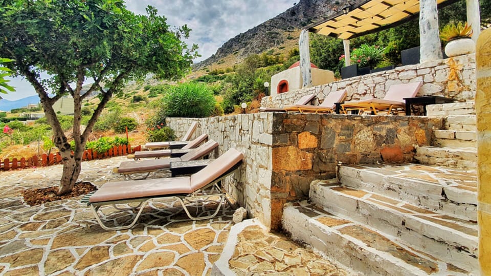 Studio, 1 Bedroom, Balcony, Garden View | BBQ/picnic area