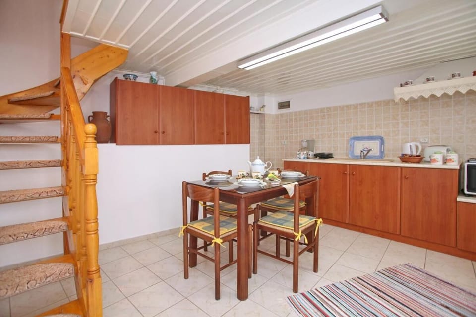Villa, 2 Bedrooms, Smoking, Balcony | Dining
