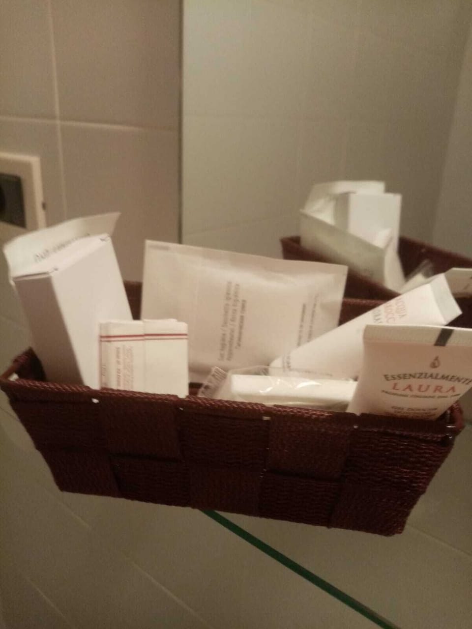 Family Quadruple Room | Bathroom | Shower, free toiletries, hair dryer, bidet