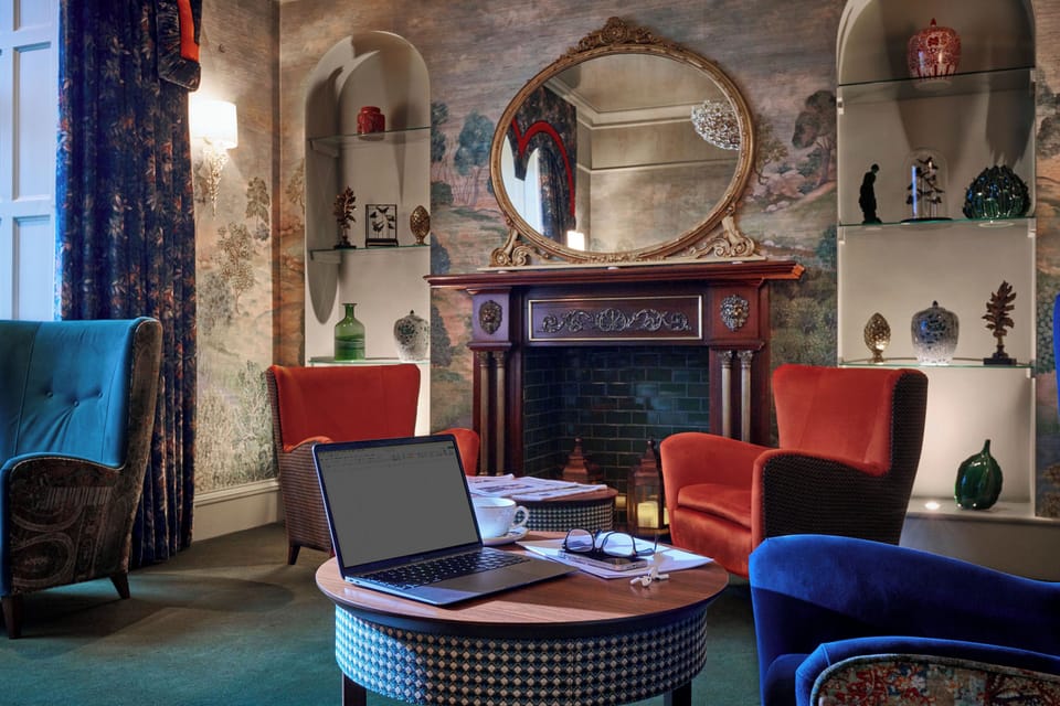 3 bars/lounges, gastropub