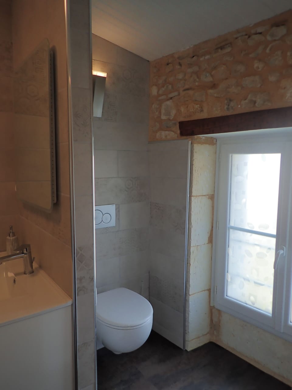 Comfort Double Room, 1 Queen Bed, Non Smoking | Bathroom | Shower, rainfall showerhead, hair dryer, towels