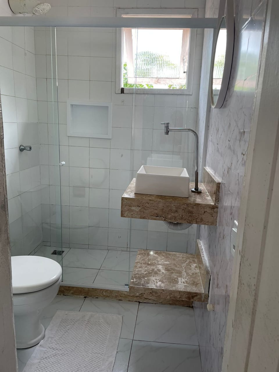 Basic Double Room | Bathroom | Shower, towels
