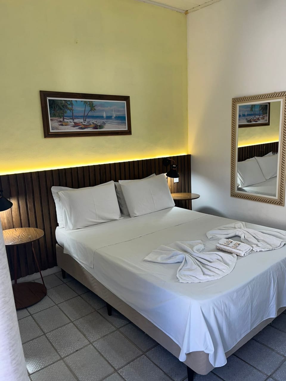 Basic Double Room | Minibar, free WiFi, bed sheets