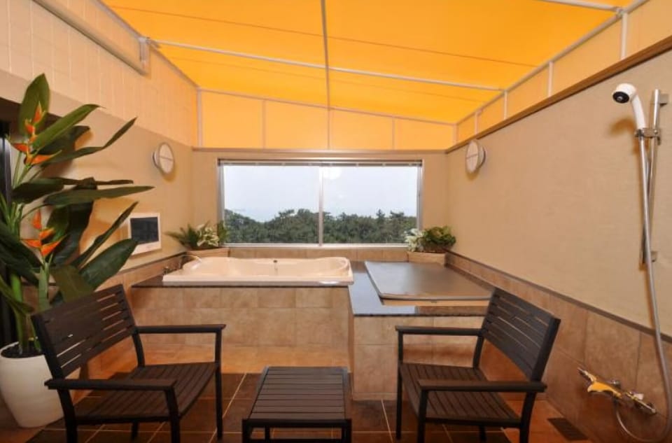 Standard Double Room, Smoking | Bathroom | Separate tub and shower, free toiletries, hair dryer, bathrobes